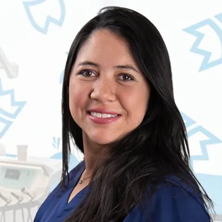 Lívia Oliveira — Dentista Brasileira em Berlim |  Odontopediatria e Clínica Geral